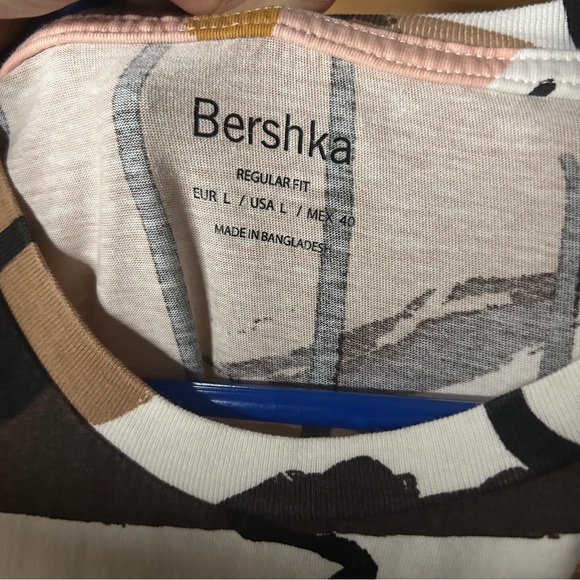 Abstract Patterned T-Shirt - Picture 4 of 4